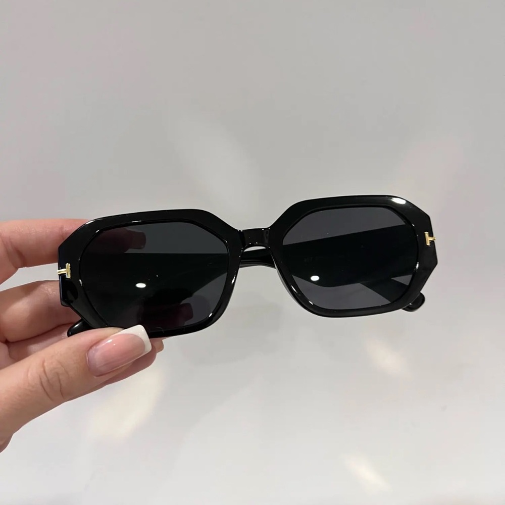 SOLD - Fashion Square Sunglasses Women - Picture 5 of 6